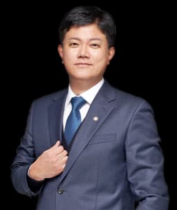 사건담당변호사 김광덕